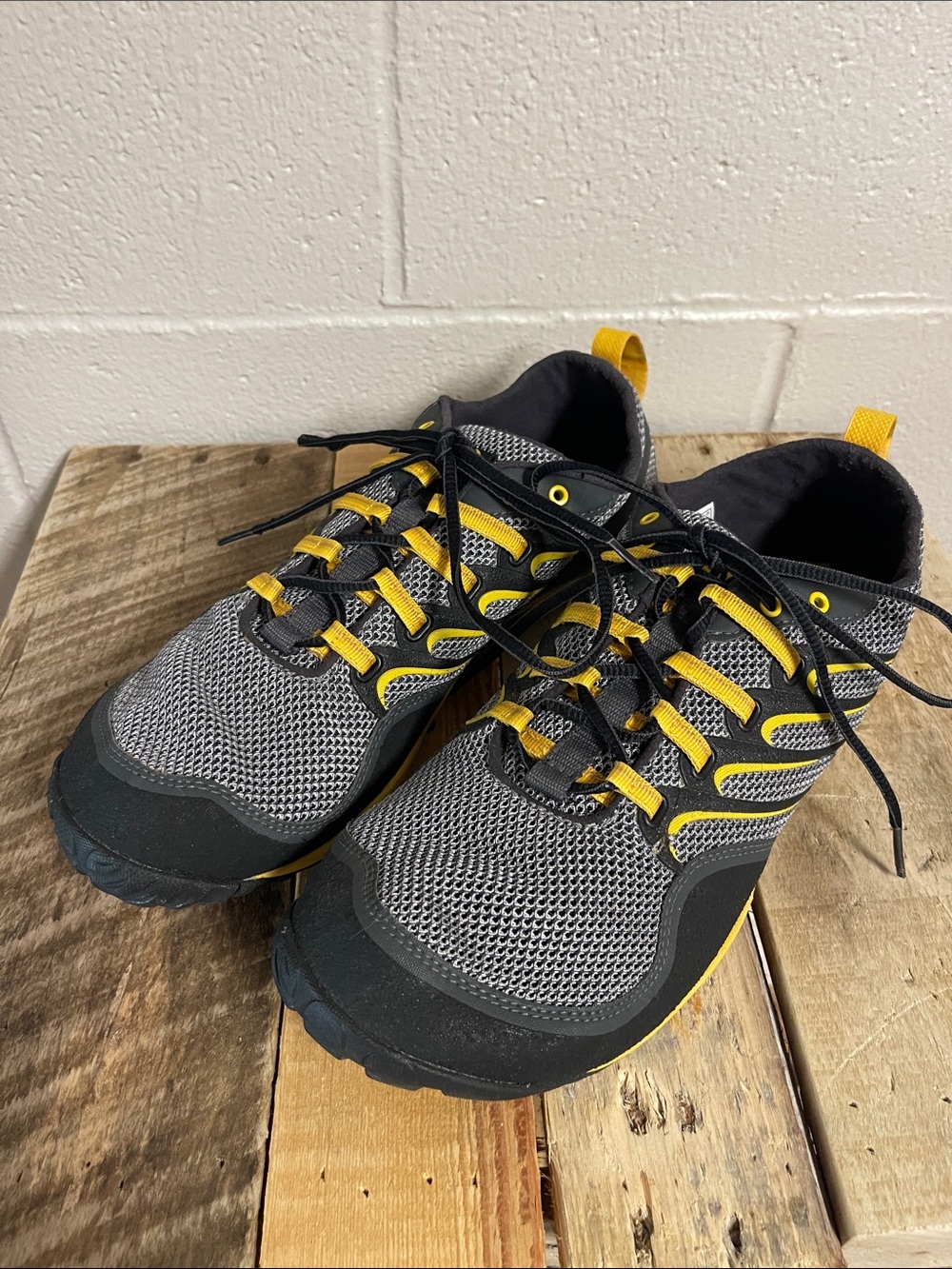 Men's Merrell Gray and Yellow Barefoot Sneakers - Lightweight Performance